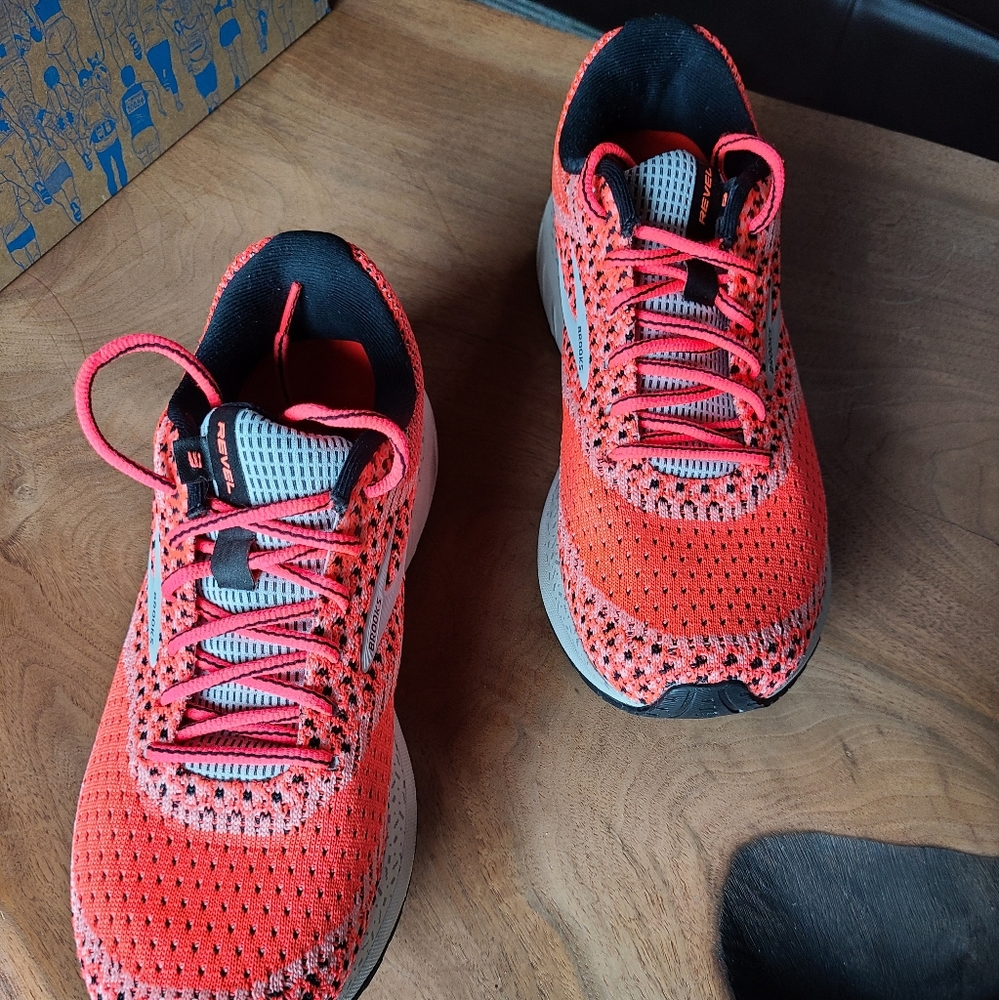 BROOKS Revel 3 Women 8.5 Medium/B Coral (pink)/gray